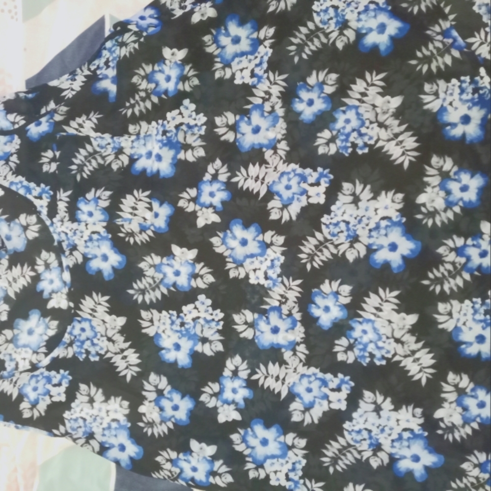 Torrid 🖤 Floral Sheer Tank🖤